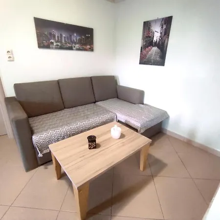 Poli's Ideal - Fully Renovated ! بيت للعطل *