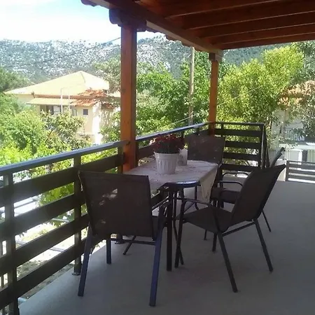 Poli's Ideal - Fully Renovated ! بيت للعطل *
